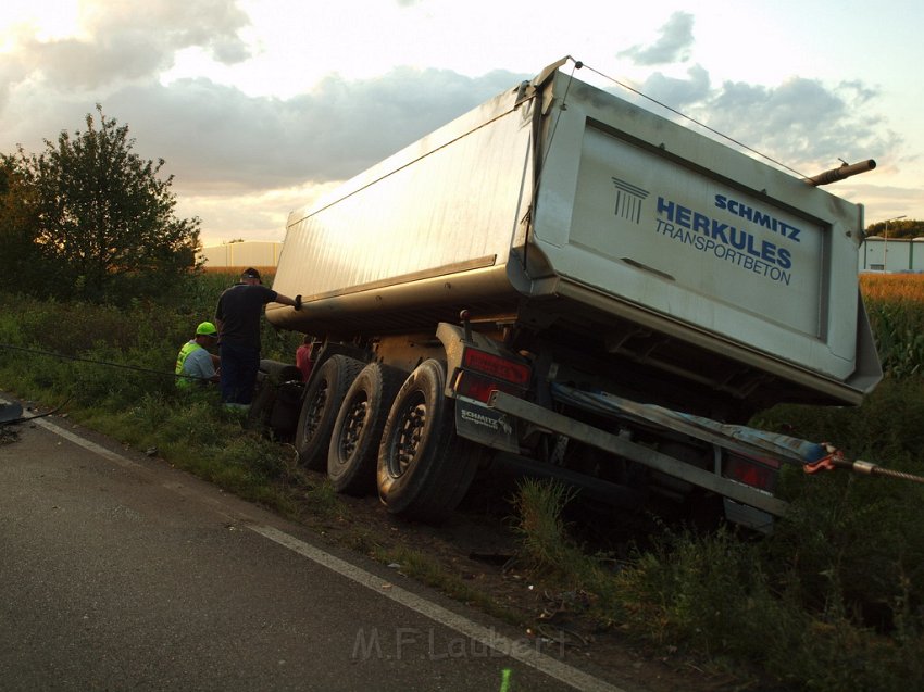 Schwerer VU Koeln Immendorf Kerkraderstr P443.JPG